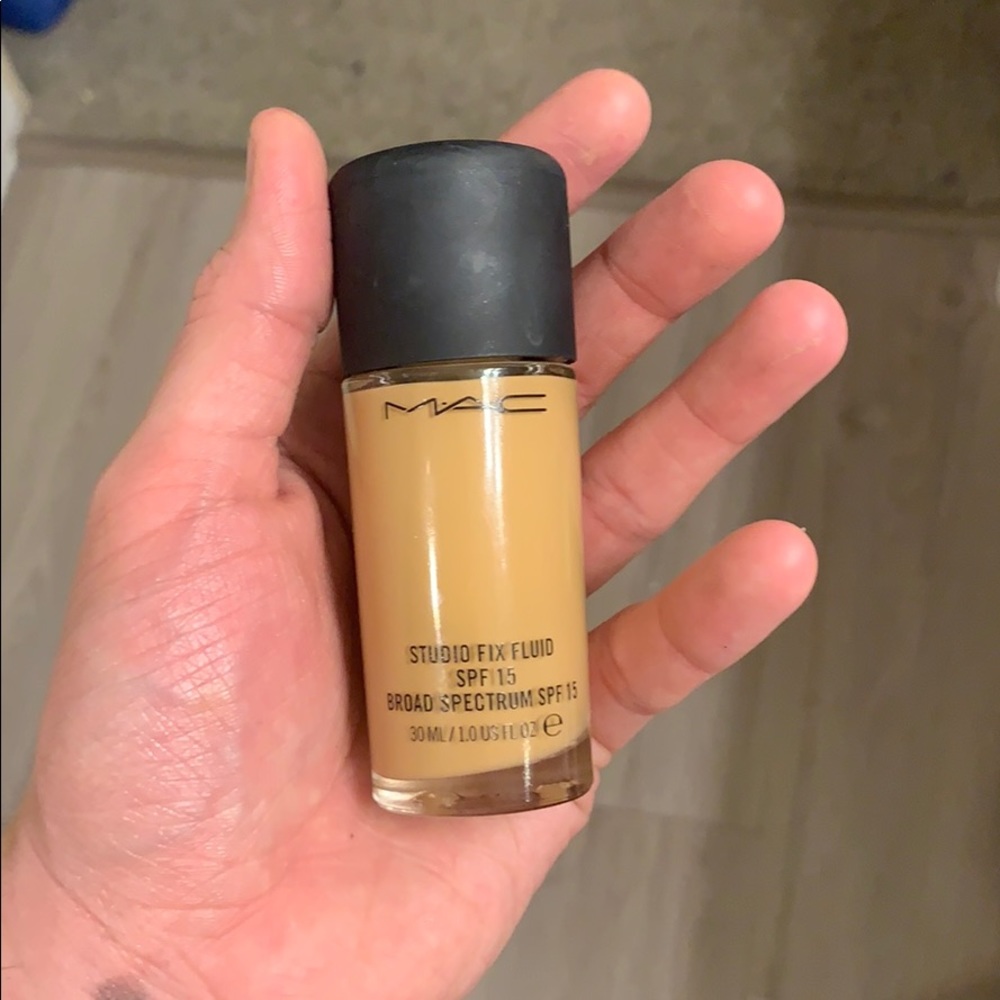 MAC NC30 Studio Fix foundation